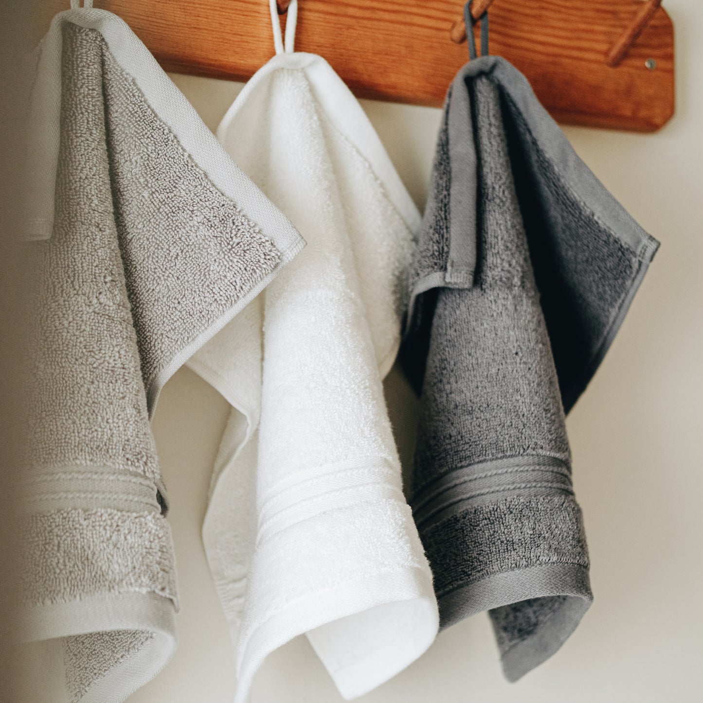 Nina - 4-Piece Washcloth Set, 100% Turkish Combed Cotton, 13 x 13, With Hanging Loops