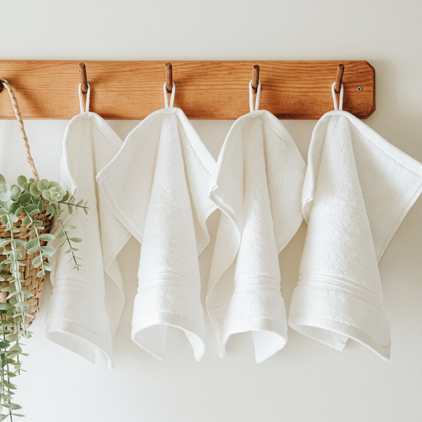 Nina - 4-Piece Washcloth Set, 100% Turkish Combed Cotton, 13 x 13, With Hanging Loops