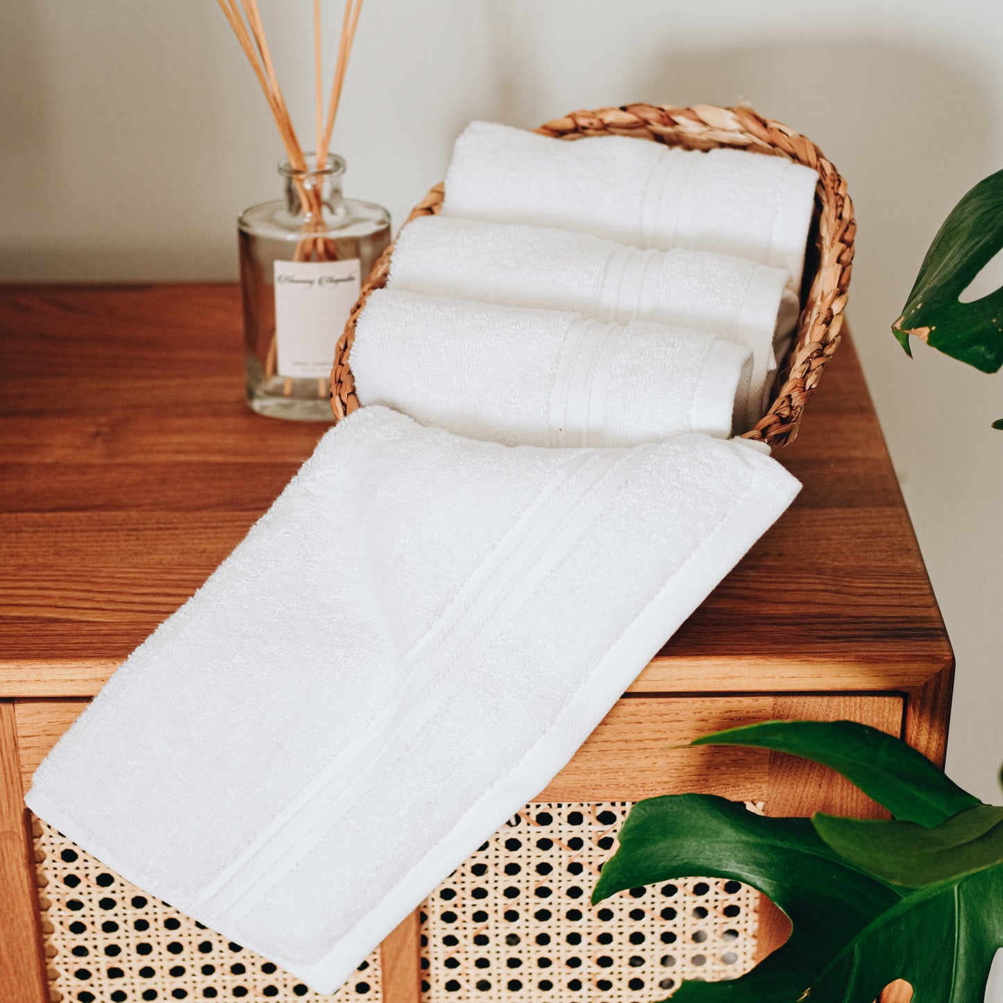 Nina - 4-Piece Washcloth Set, 100% Turkish Combed Cotton, 13 x 13, With Hanging Loops
