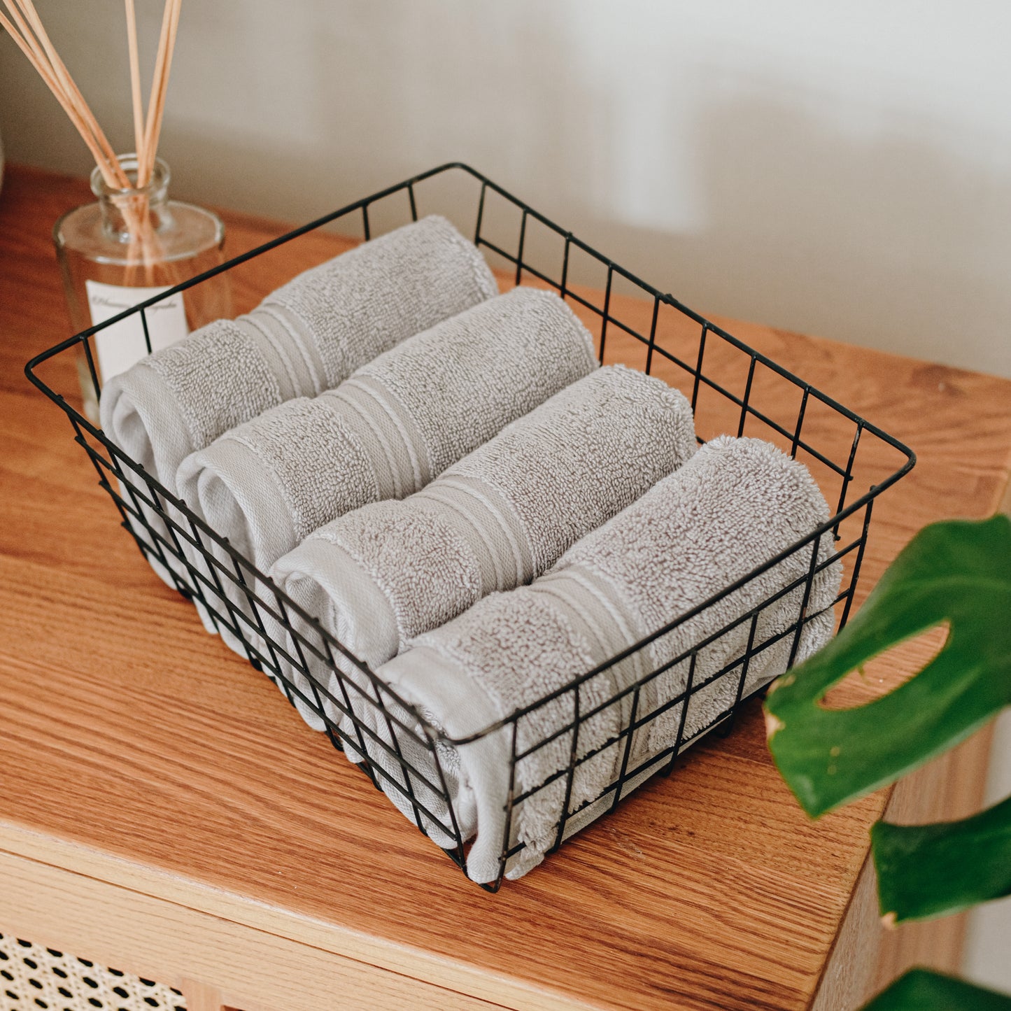 Nina - 4-Piece Washcloth Set, 100% Turkish Combed Cotton, 13 x 13, With Hanging Loops
