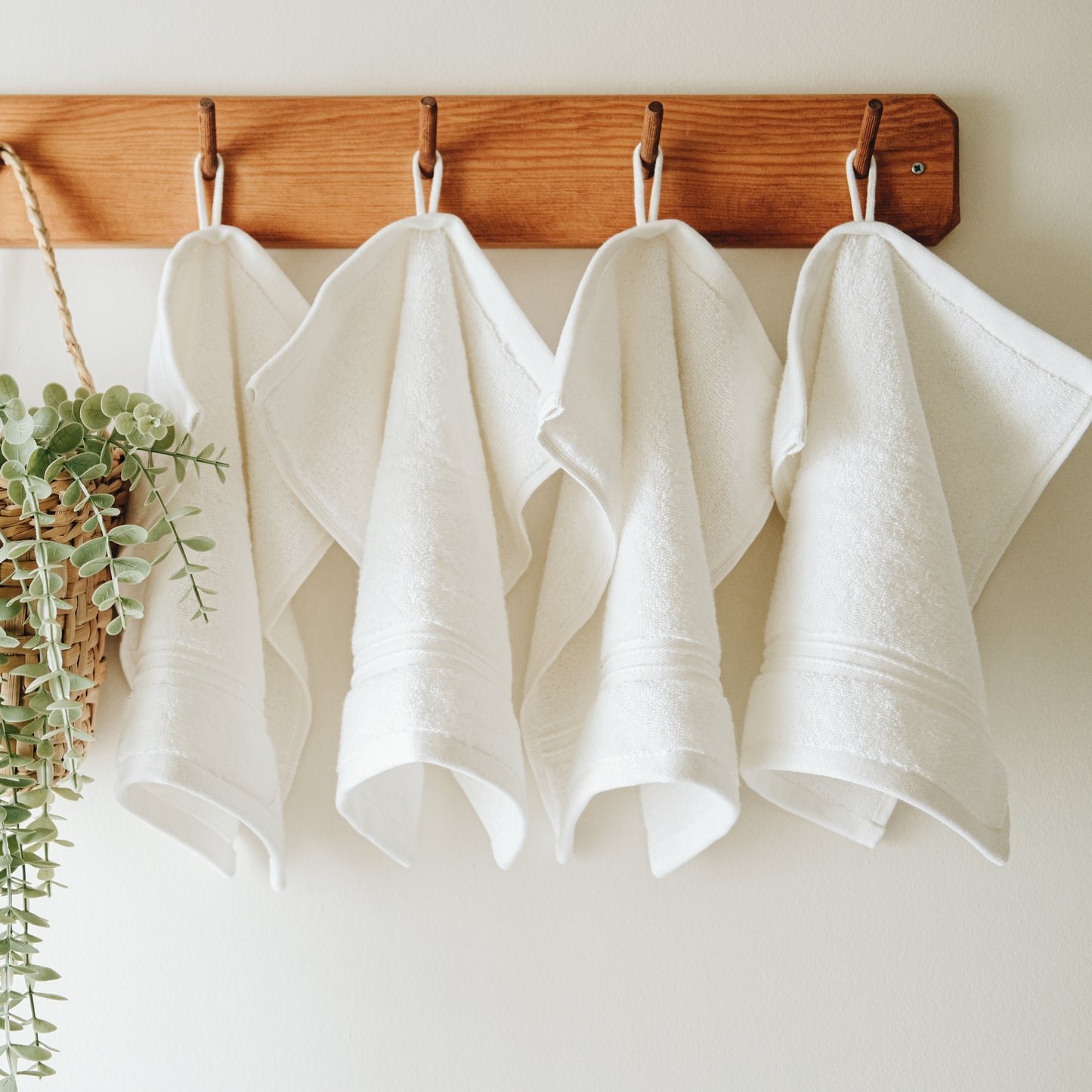 Nina - 4-Piece Washcloth Set, 100% Turkish Combed Cotton, 13 x 13, With Hanging Loops